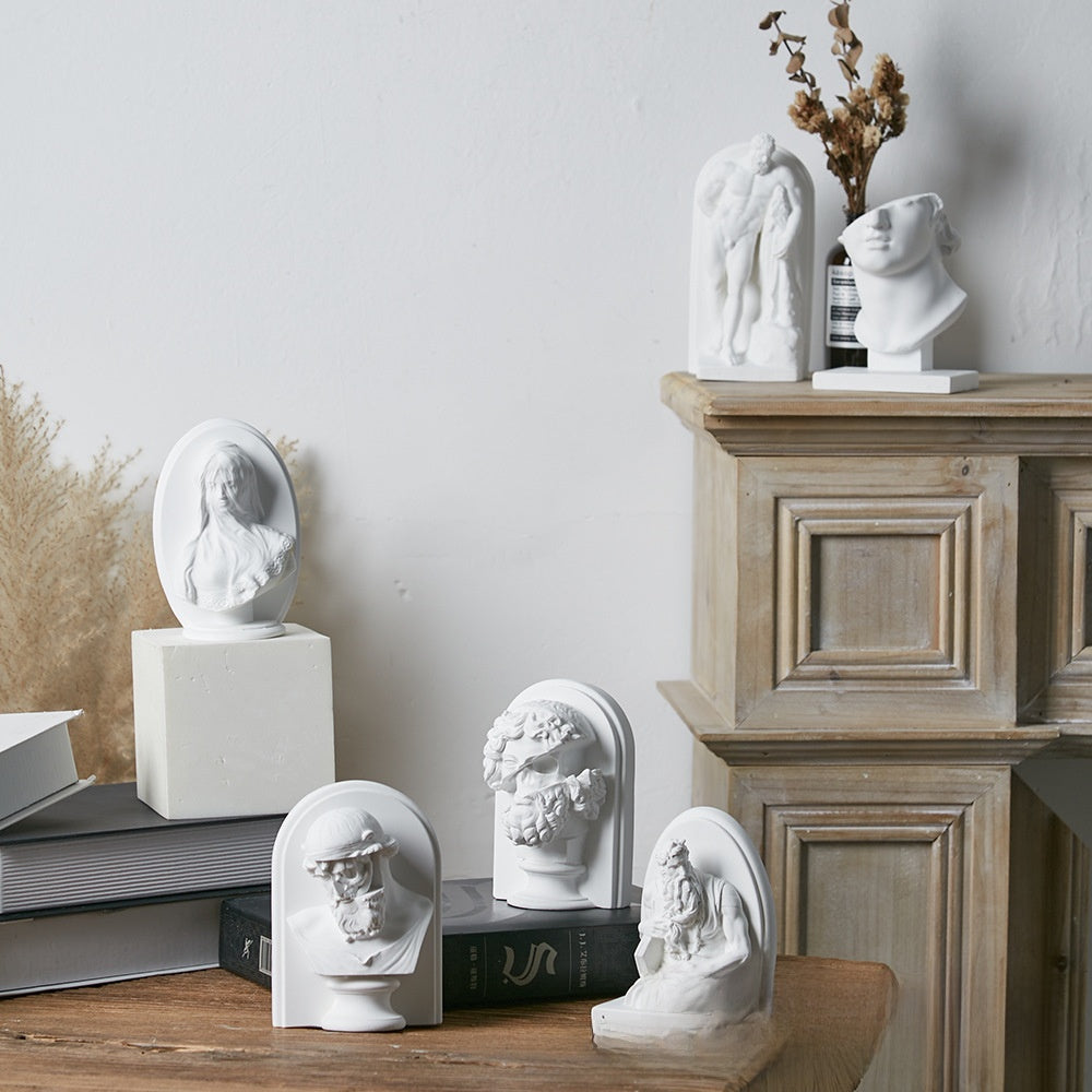 sculptural cameo