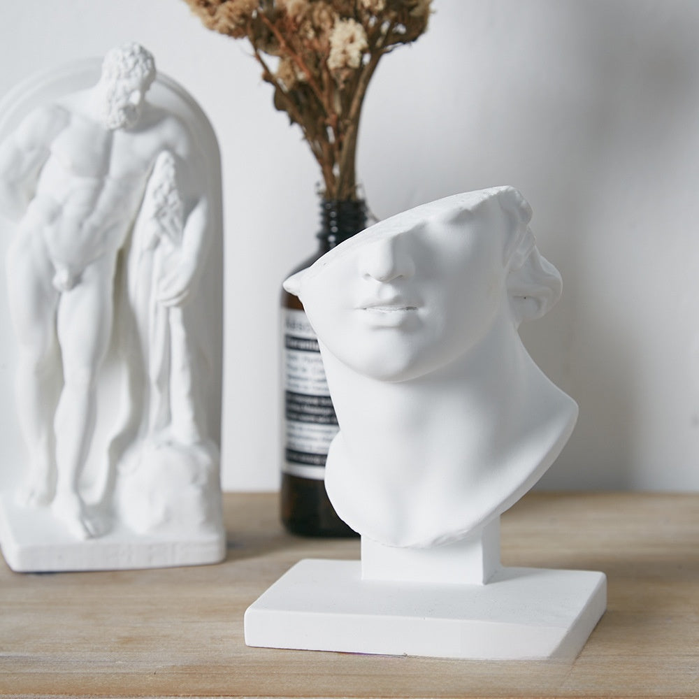 sculptural cameo