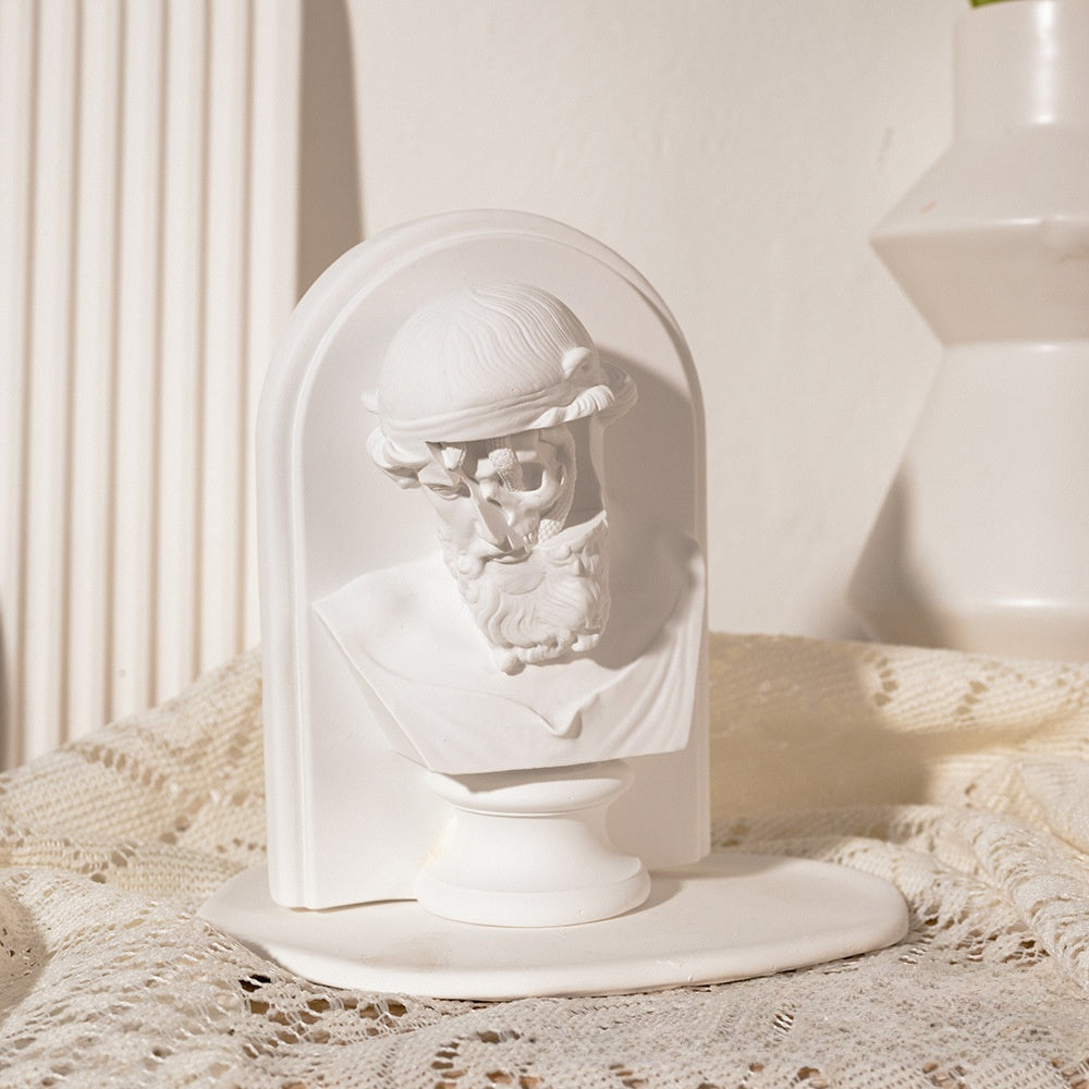 sculptural cameo